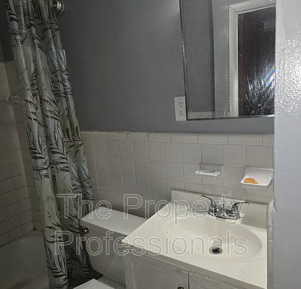 501 Vanderbilt St #C — Photo 5
