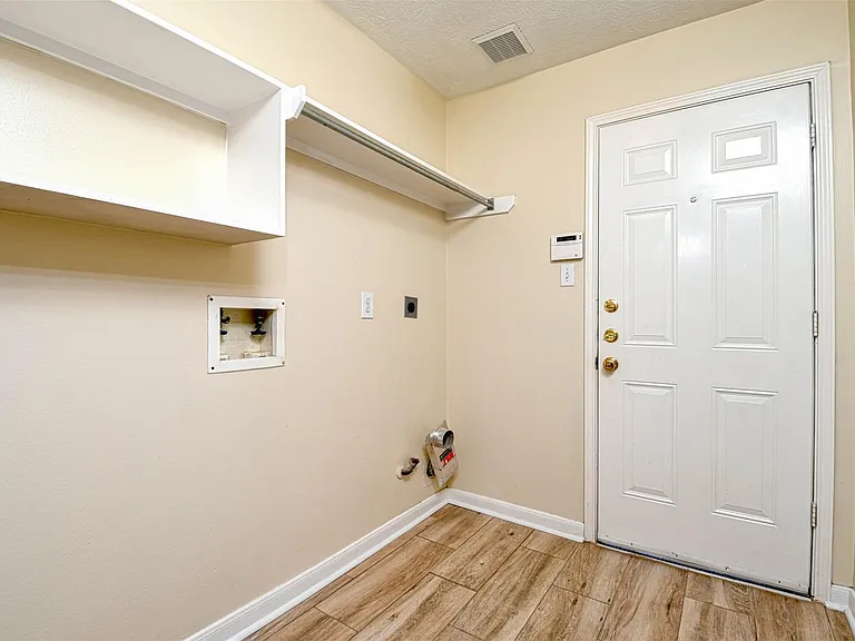 20826 Meadowhill Dr — Photo 21