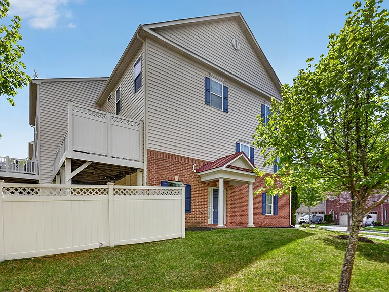 15224 N Berwick Ln — Photo 5