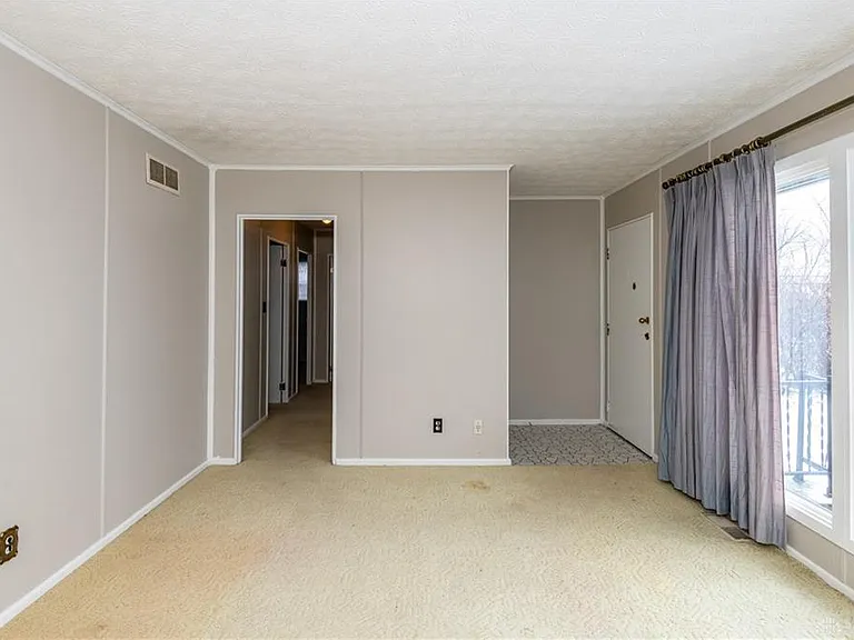 2974 Woodman Dr — Photo 2