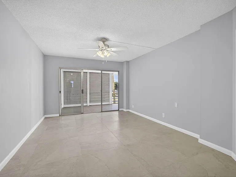 3590 Via Poinciana #202 — Photo 41