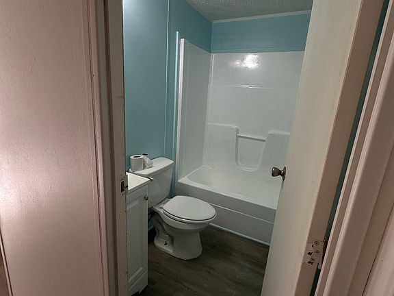 4th image of 847 W Toby St