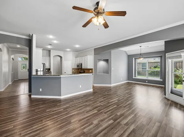 425 Corriente Trl, Azle, TX 76020
