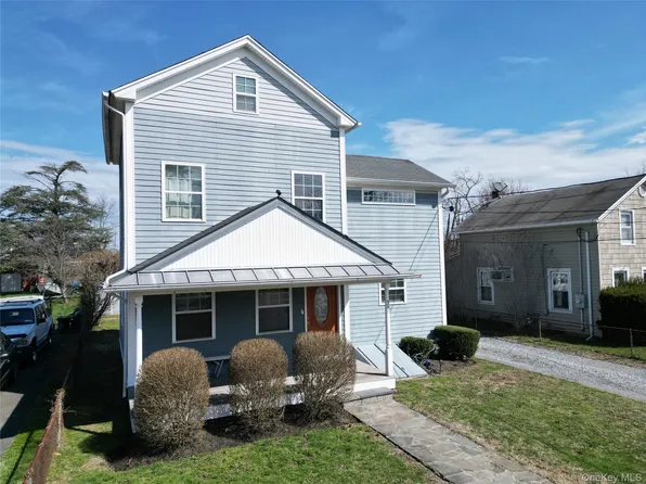 39 Edwards St, Patchogue, NY 11772