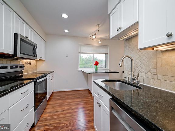 3rd image of 7135 Talisman Ln