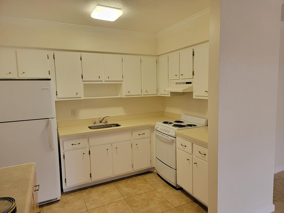 1st image of 656 SE 19th Ave #F
