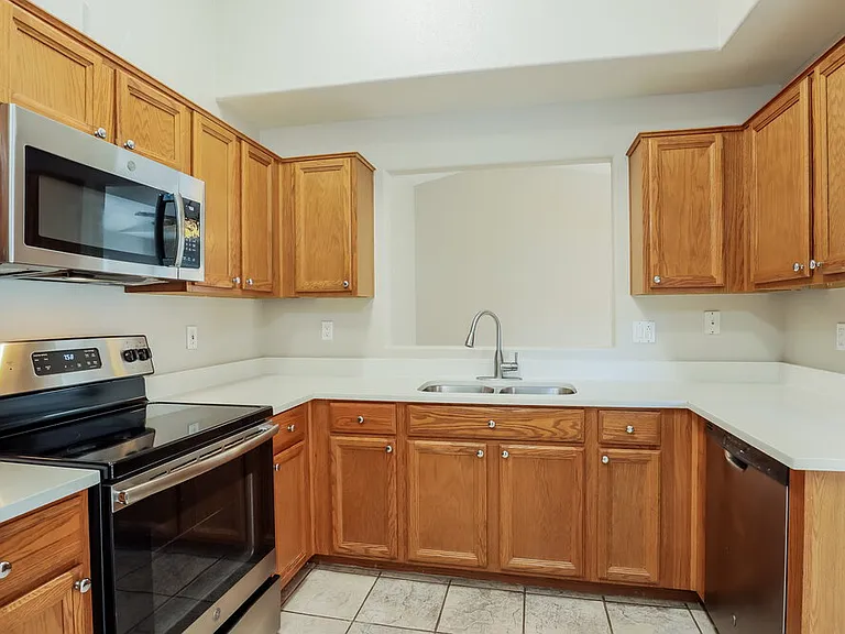 2214 E Aire Libre Ave — Photo 6