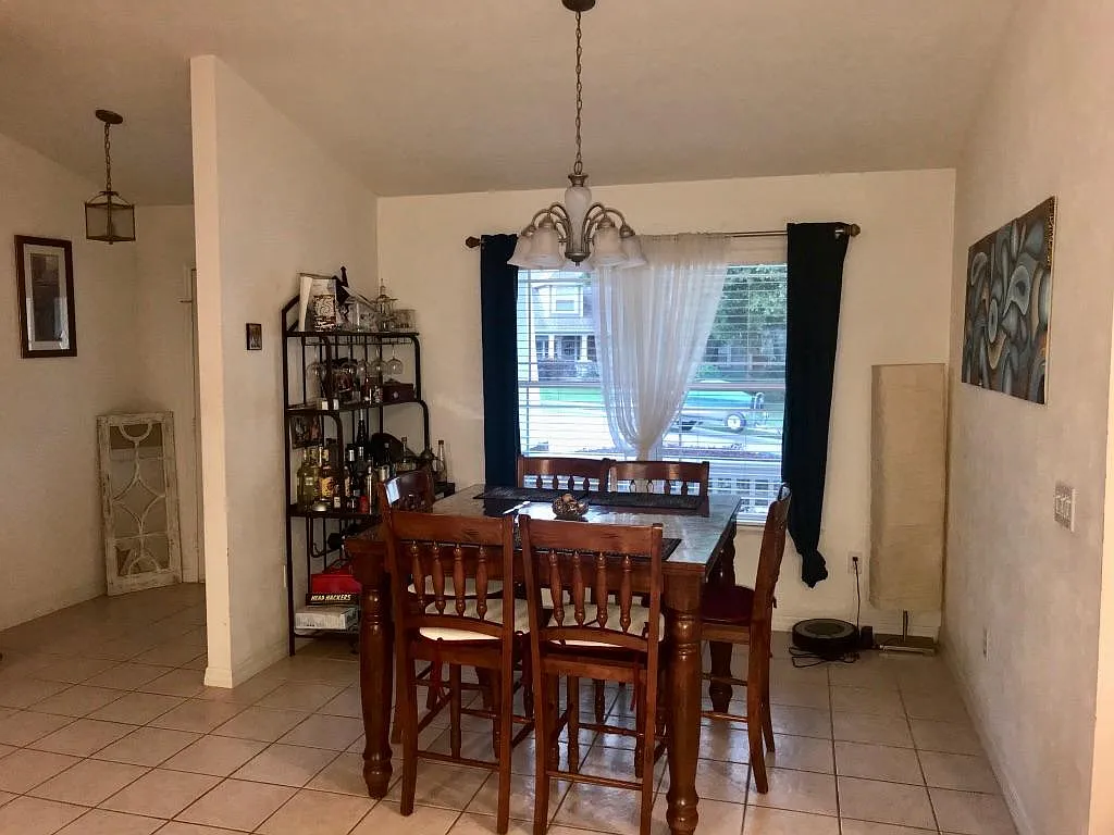 9217 NW 25th Ln — Photo 3