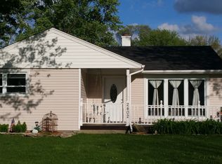 2402 Meadow Dr, Rolling Meadows, IL 60008