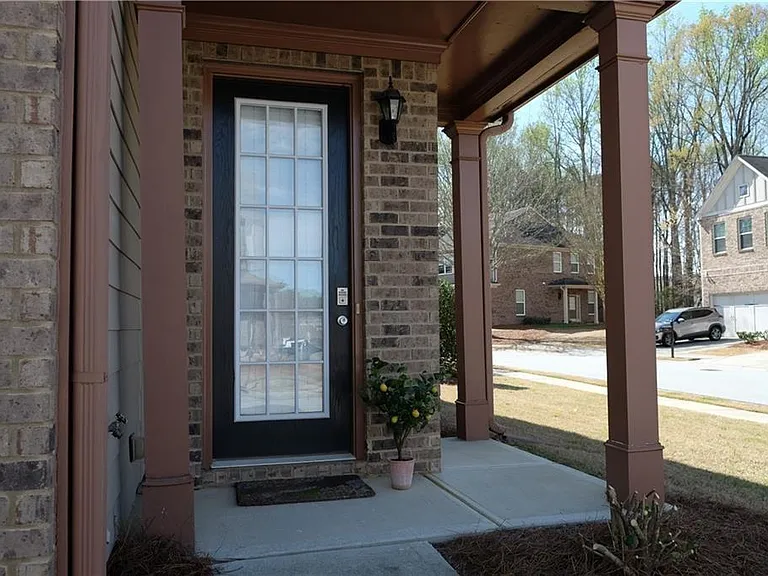 2281 Attewood Dr — Photo 2