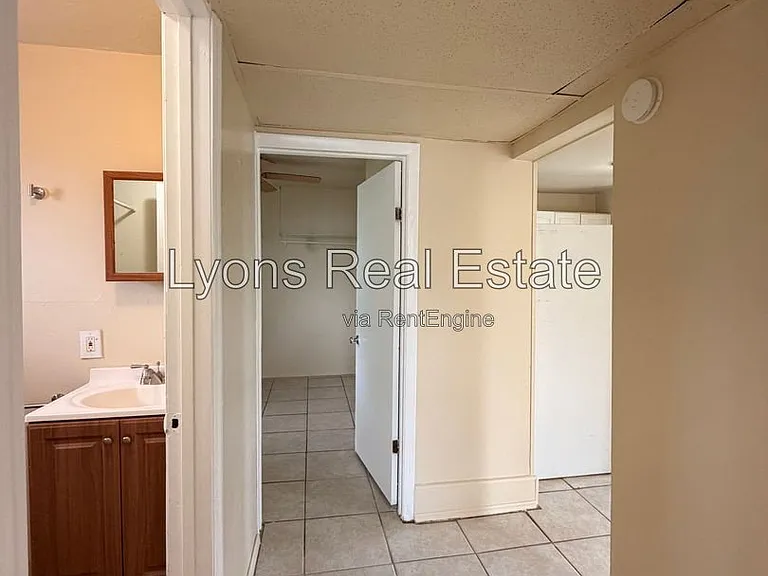 8110 Howell Ave — Photo 9