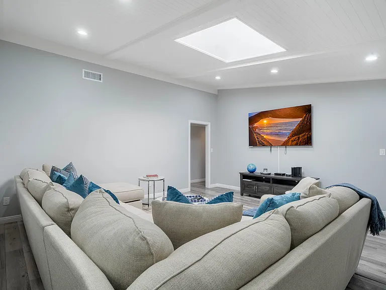 Lassen St — Photo 12