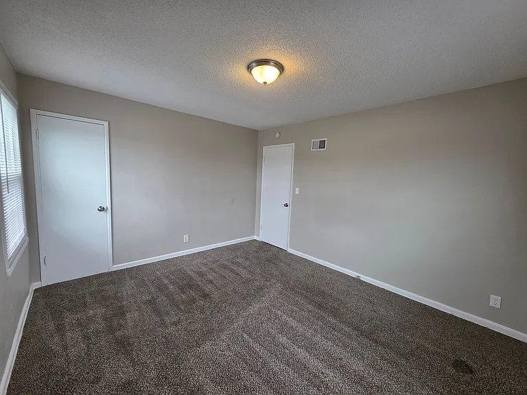 9500 Harrison St — Photo 11