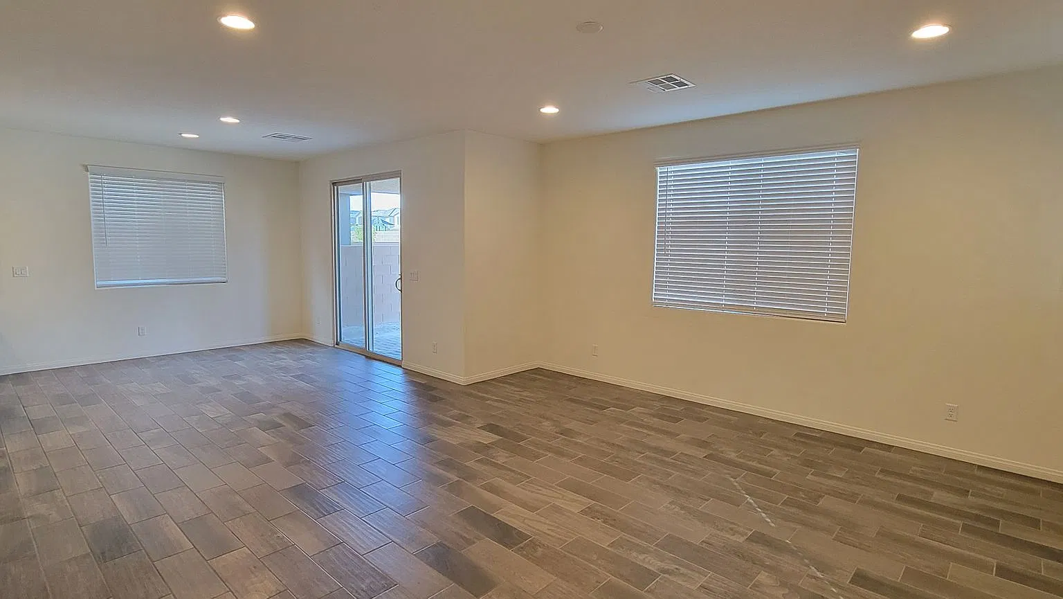 Executive 3 bedroom plus loft — Photo 3