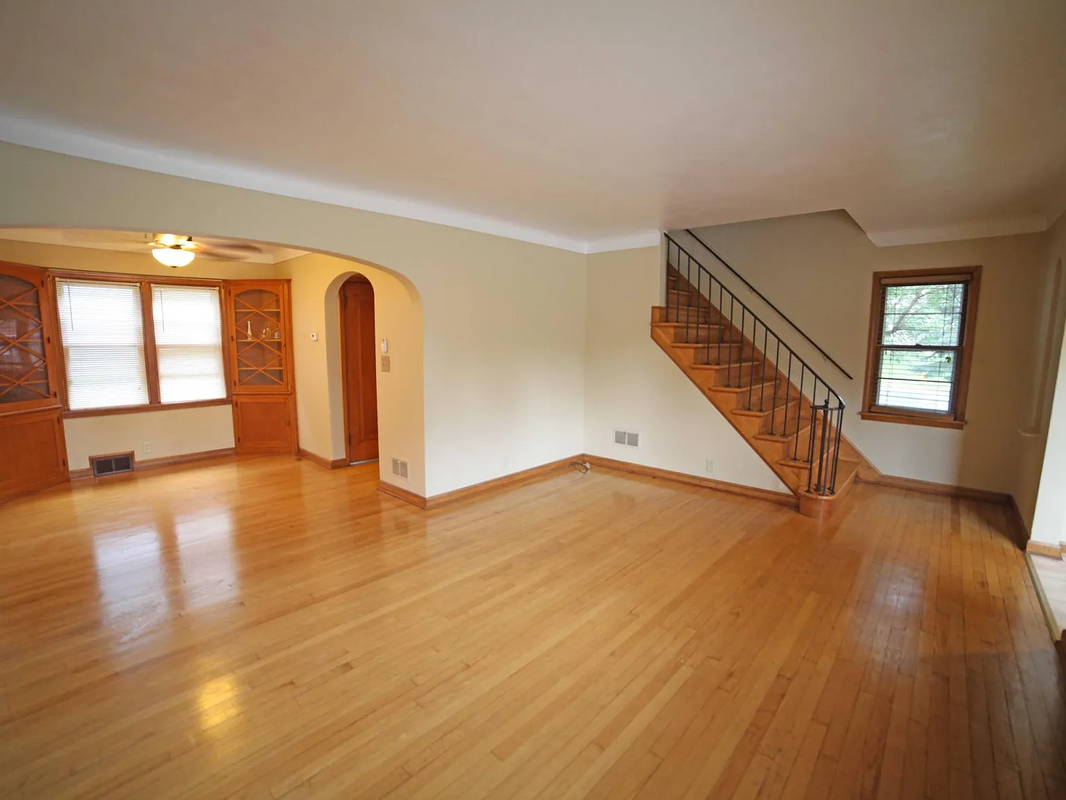 1023 Marie Ave — Photo 3