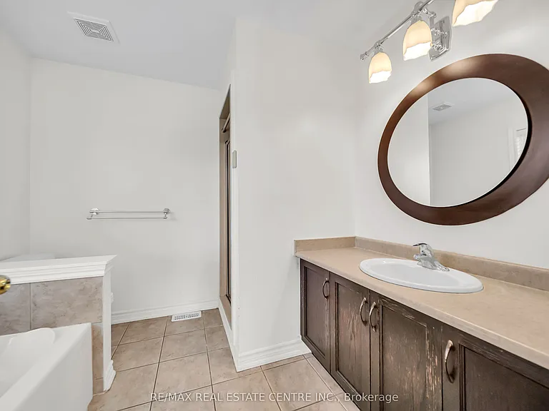 4215 Cole Cres — Photo 34