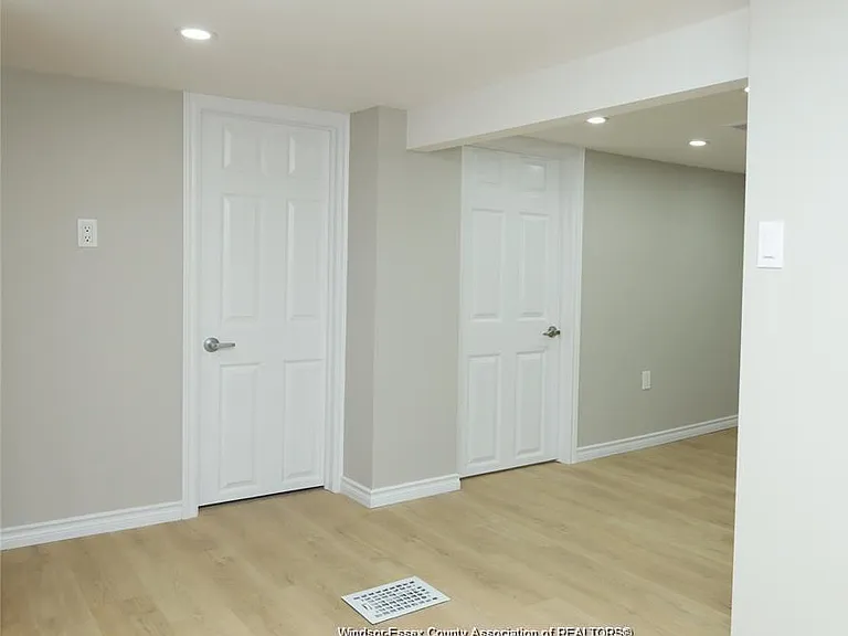 935 Langlois Ave #LOWER — Photo 6