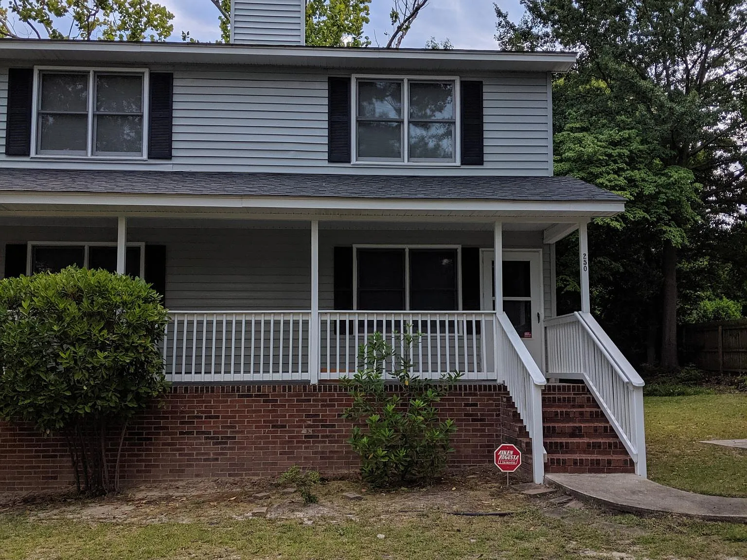 2 bed, 1.5 bath, 1024 sqft, $1,300 — Photo 1