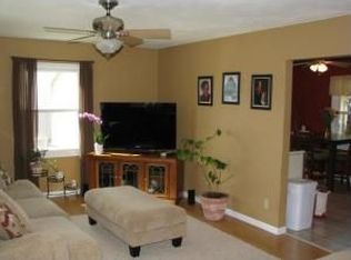 W198N16949 Ridgeway Dr, Jackson, WI 53037