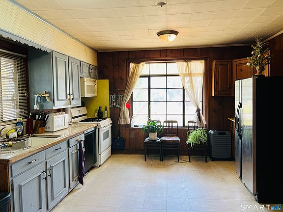 3rd image of 117 Waterbury Avenue