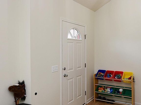 3rd image of 815 Edgewater Dr