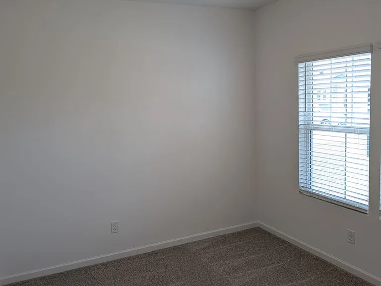 437 Gentle Bend Cv — Photo 12