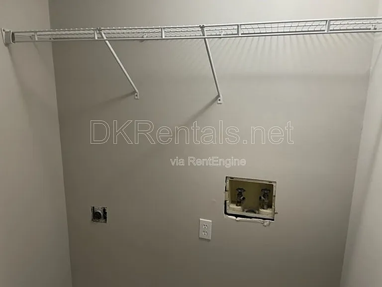 1092 Dassow Ct — Photo 9