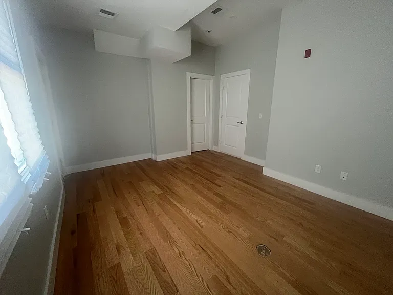 157 Oak St #1R — Photo 14