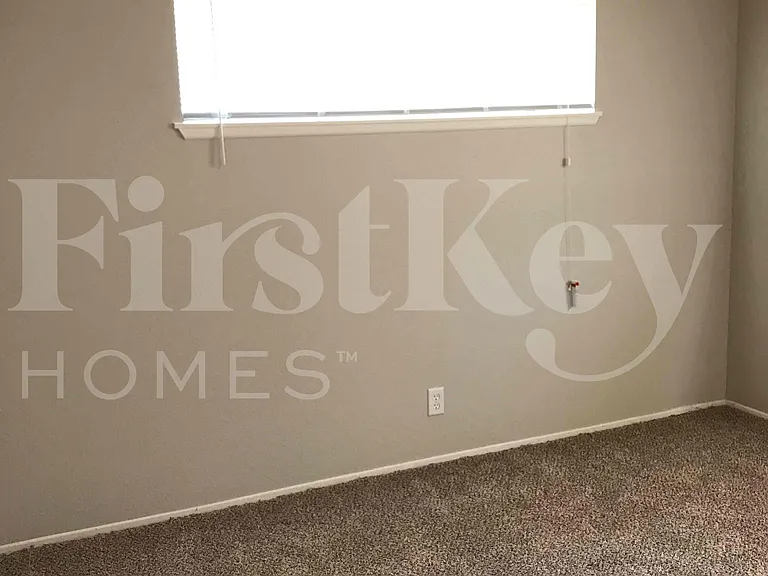 1810 Renada Cir — Photo 13