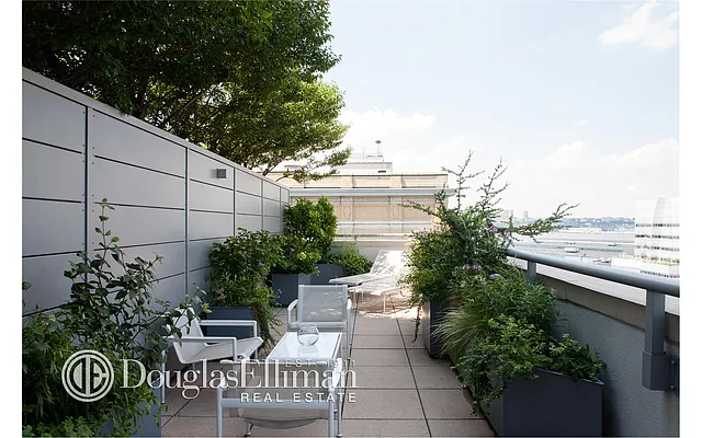 Sold by Douglas Elliman | media 24