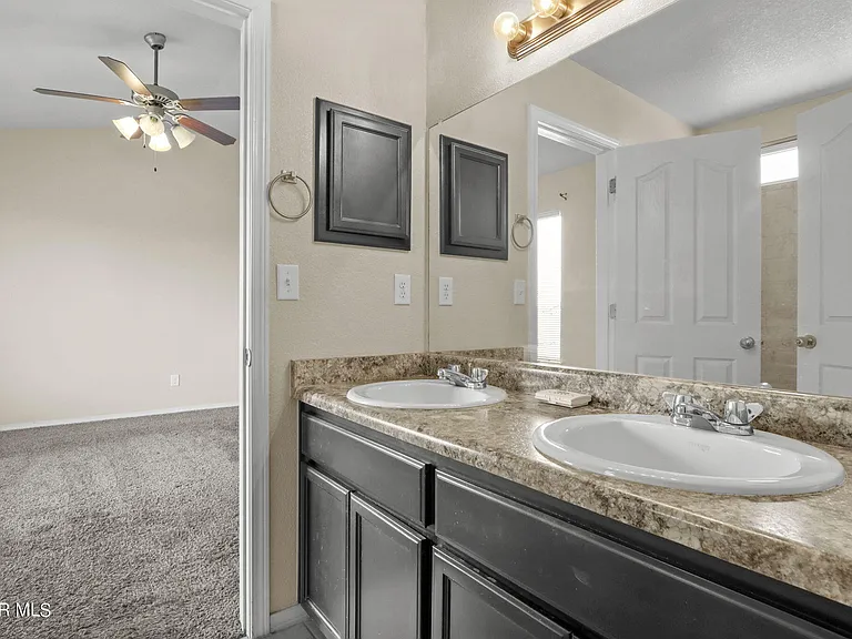 2240 Decamp Point Pl — Photo 33