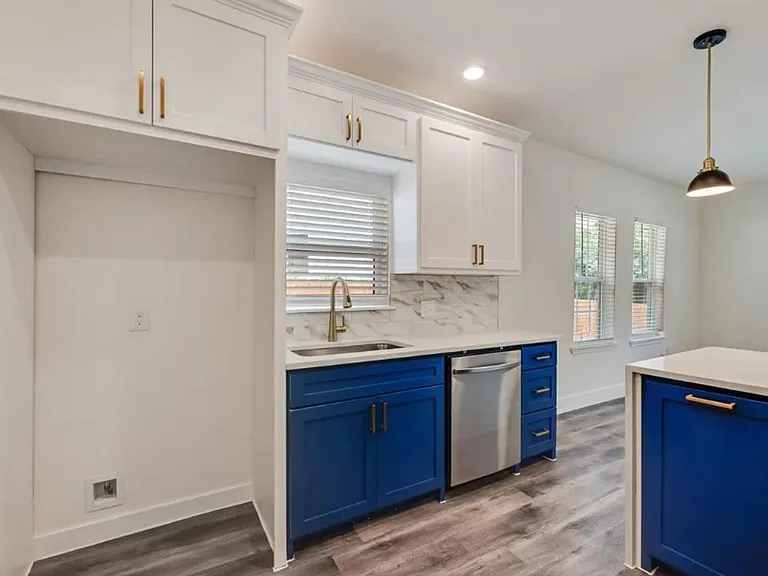 447 W Clarendon Dr — Photo 5