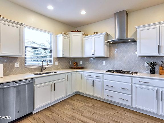 3rd image of 4712 E Nocona Ln
