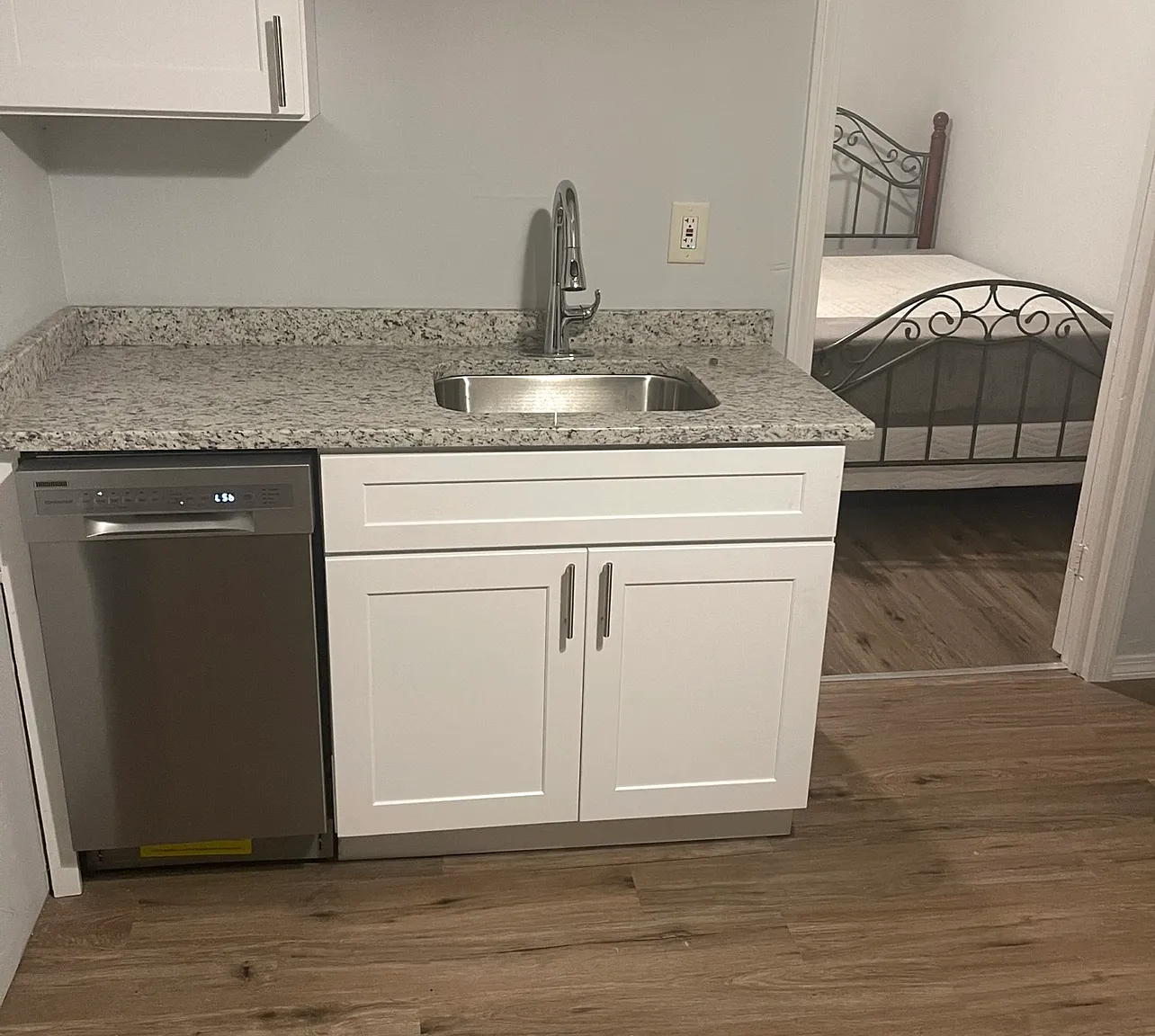 2 bed, 950 sqft, $1,650 — Photo 2