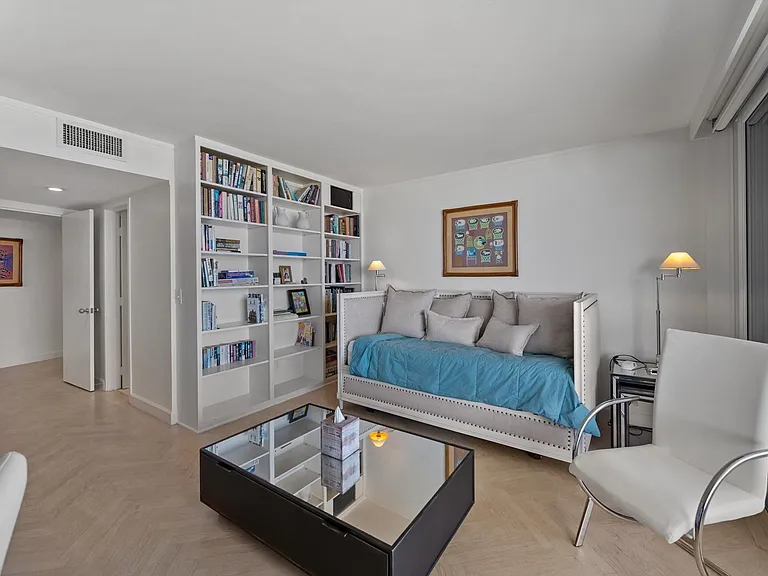 100 Sunrise Ave #212 — Photo 16