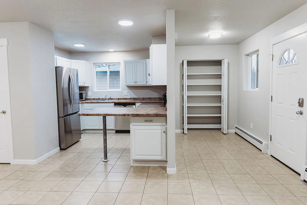 2 bed, 1000 sqft, $1,650 — Photo 2