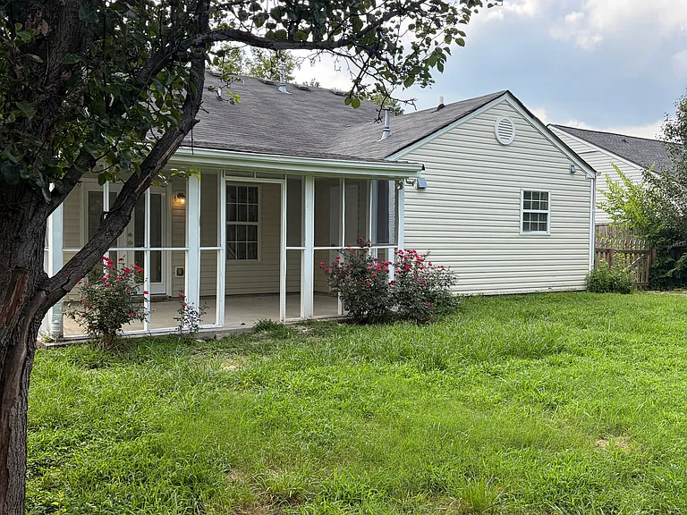 214 Bainbridge Cir — Photo 21