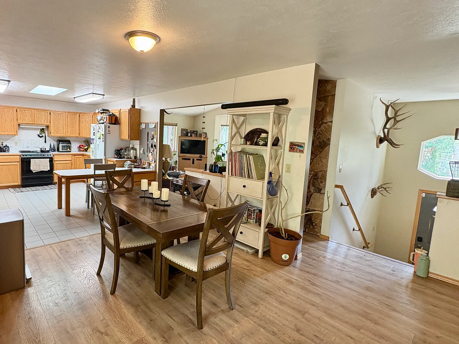 3 bed, 2850 sqft, $3,350 — Photo 3
