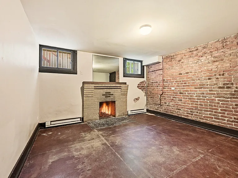1525 Madison St — Photo 29