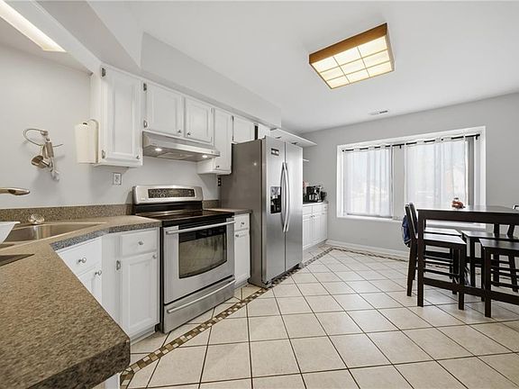 5th image of 719 Waters Dr