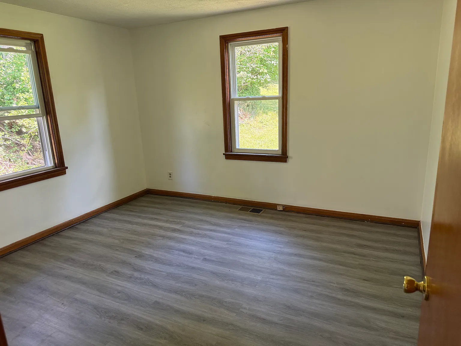 3 bed, 1024 sqft, $1,450 — Photo 2