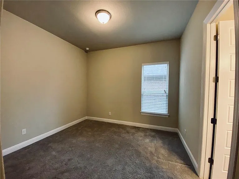 821 Richardson Ln — Photo 22