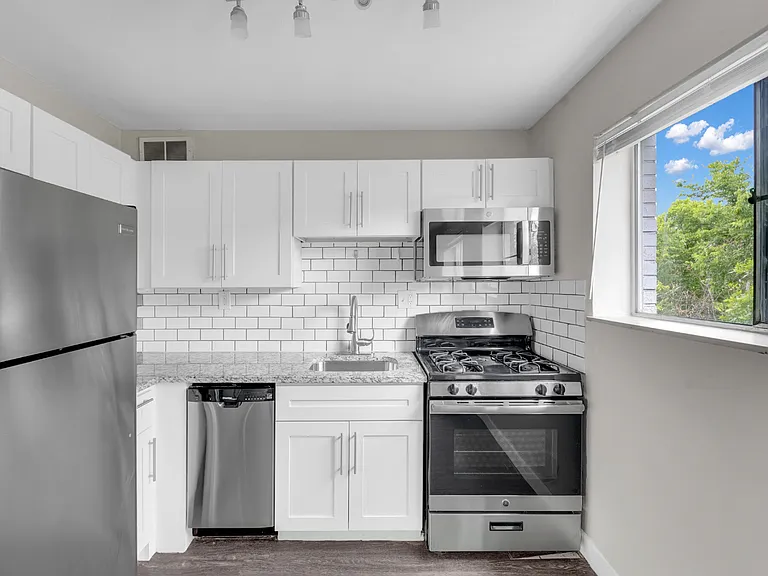 Oasis Apartments — Photo 2