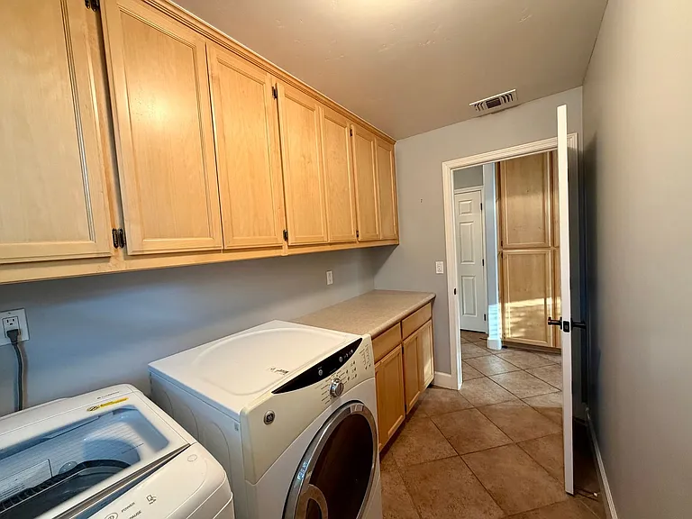 904 Larable Ct — Photo 13
