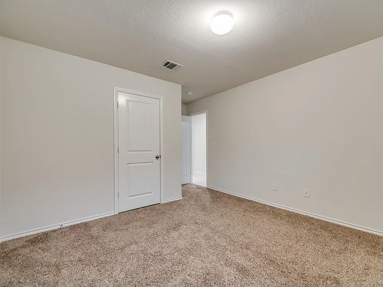 1302 Meadow Creek Dr — Photo 19