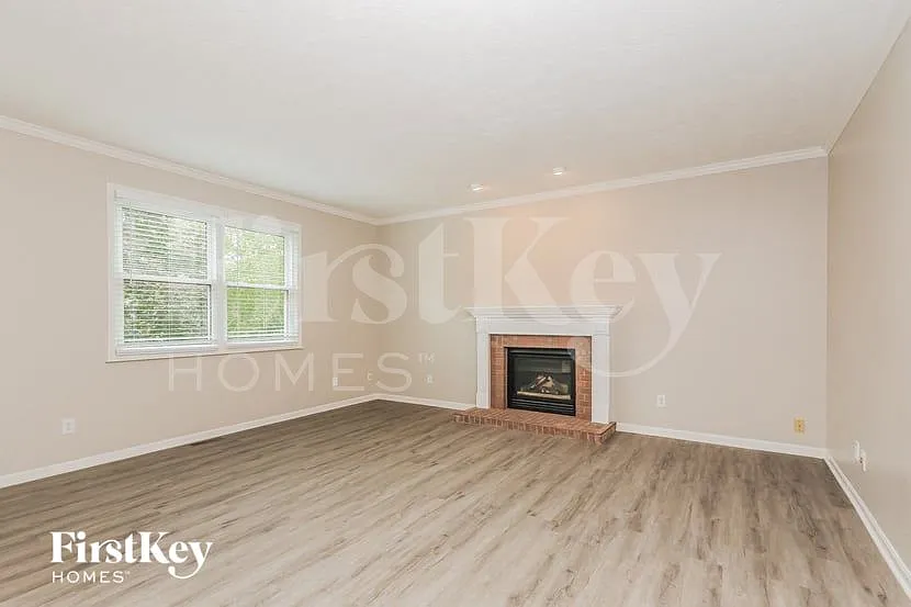 4 bed, 2.5 bath, 2370 sqft, $3,830 — Photo 3