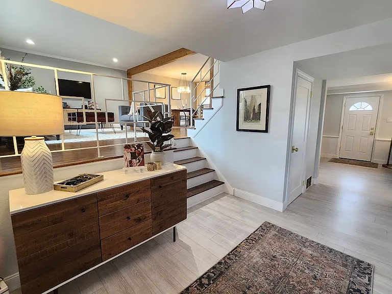 22 Gatehouse Ln — Photo 2