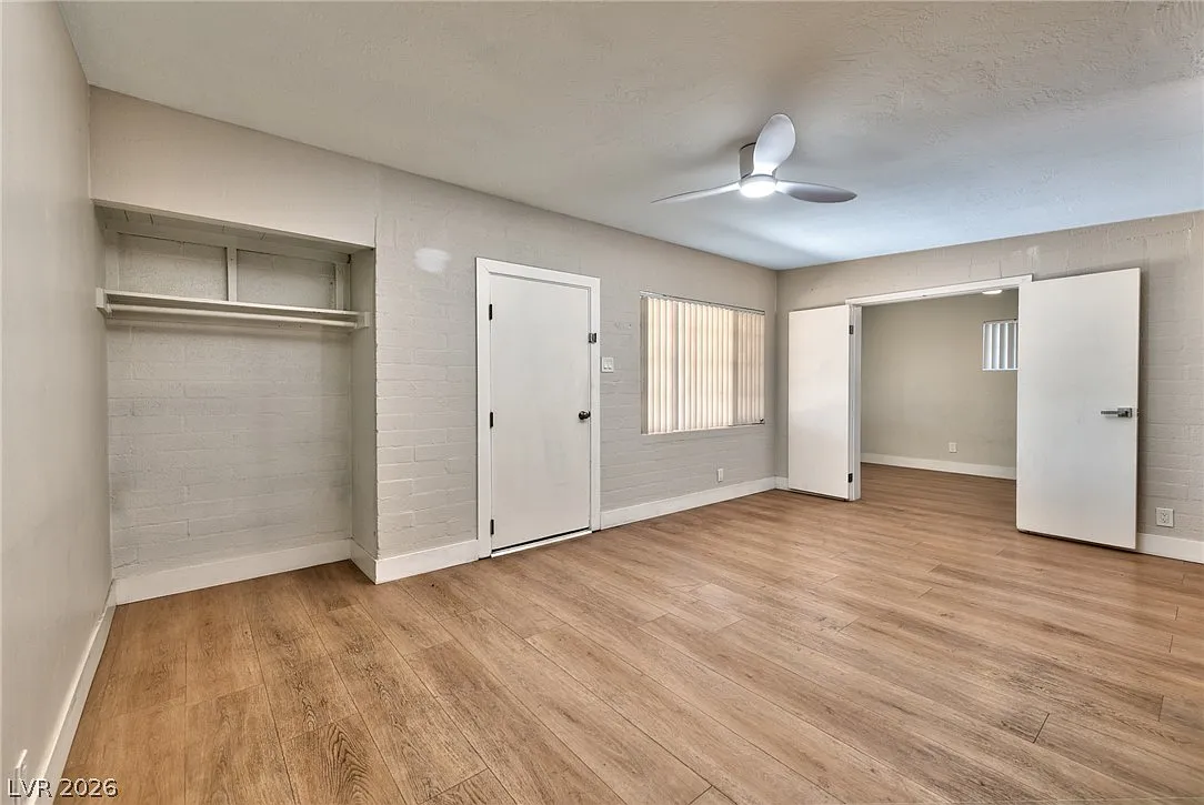 3 bed, 1.0 bath, 880 sqft, $1,900 — Photo 2