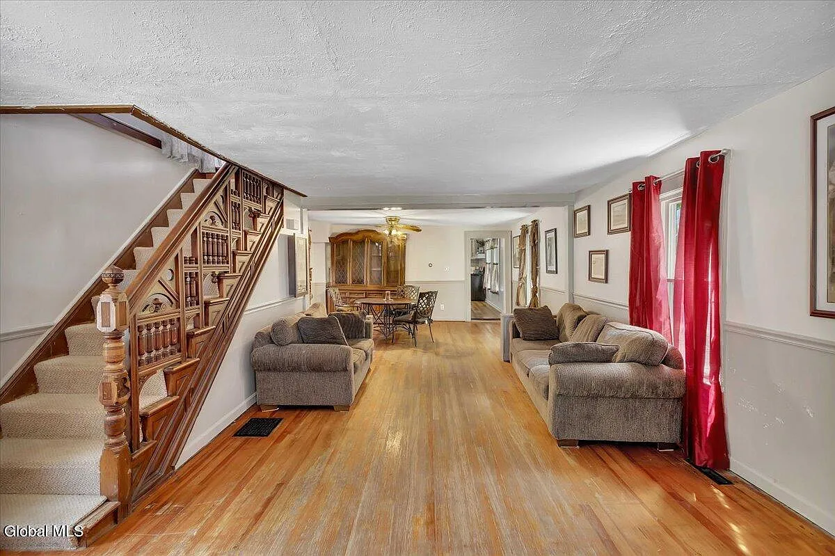 2 bed, 1.0 bath, 1100 sqft, $2,500 — Photo 4