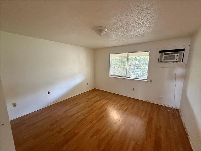 625 Papworth Ave #E — Photo 8